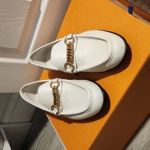 New Burberry White Leather Loafers with Chain Size 40